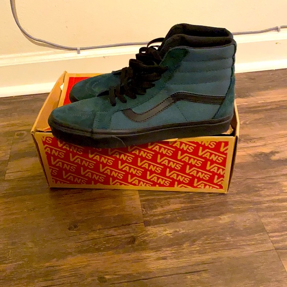 Men’s size 8.5 only worn once. Ask 60.00 obo. - Picture 4 of 5